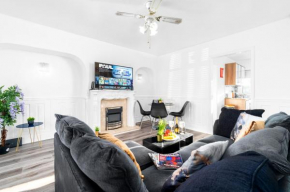 Three Bed House - Garden - Parking - 5 Guests - Fast Wifi - Netflix - 83B